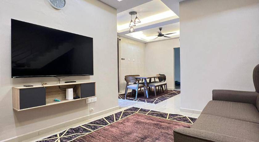 Batu Pahat House | House ∙ 4 bedrooms ∙ 7 guests