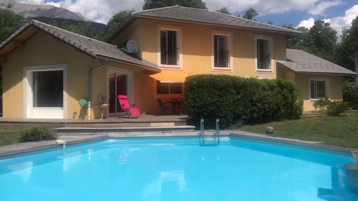 Barcelonnette Villa | House 4*, swimming pool, 6 to 10 pers. cycling, hiking, families, ski, golf