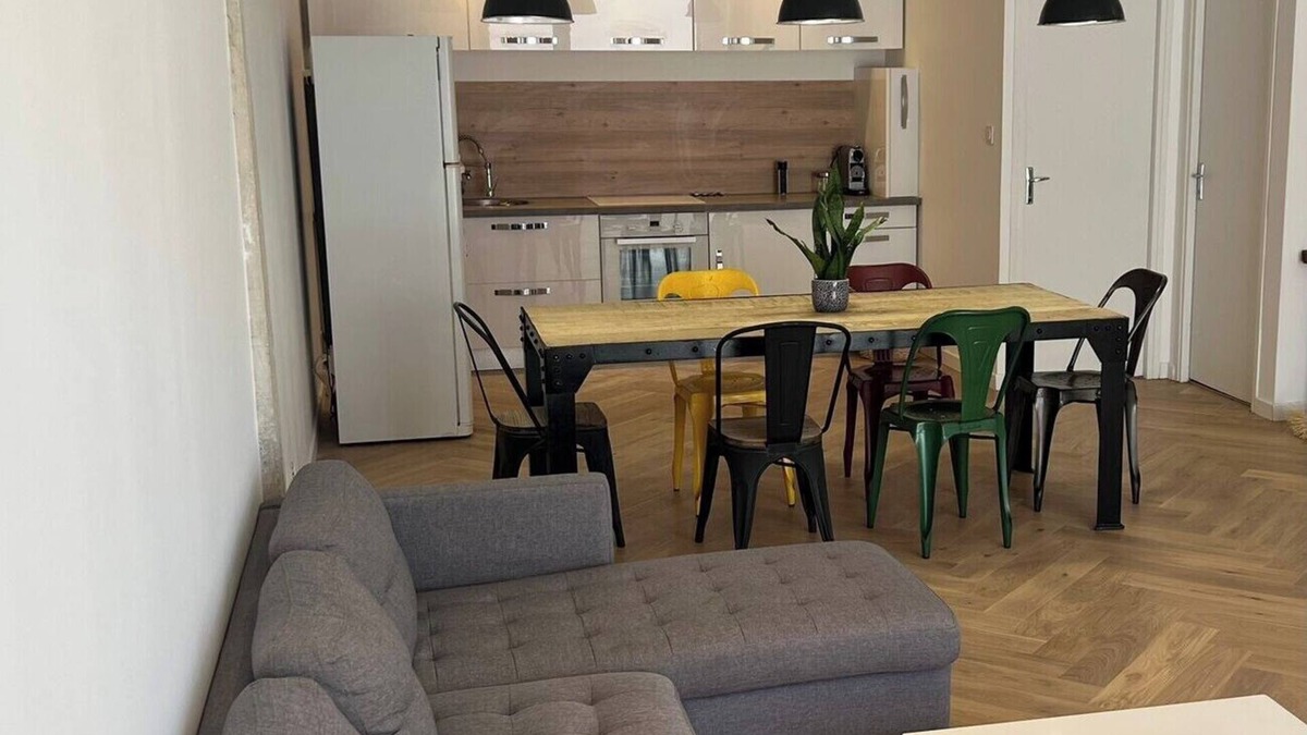 Saint-Lazare House | House 480m from Saint Charles station in quiet, gated residence