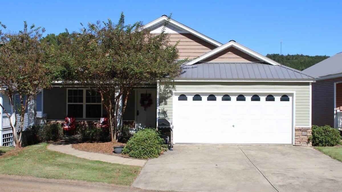 Leesburg House | House # 49 No Wake Zone (no pets)