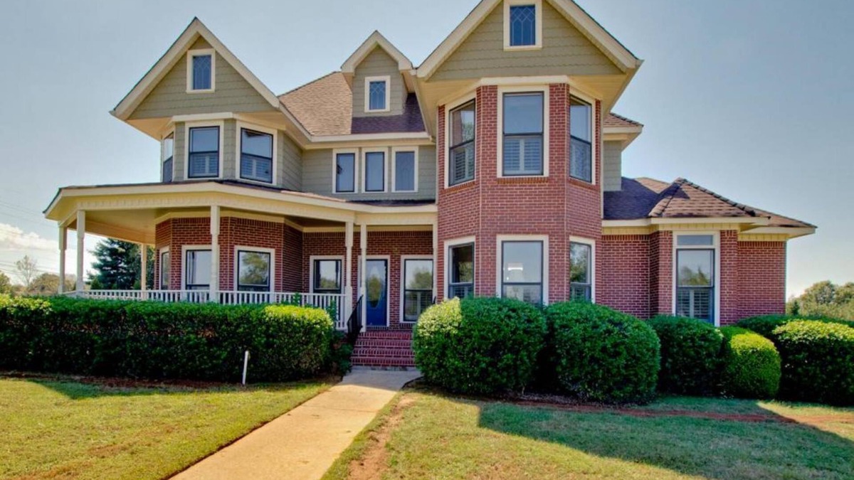 Madison House | House 5 Bedroom-5 king beds/4.5 Baths, PET FRIENDLY, POOL During Summer*