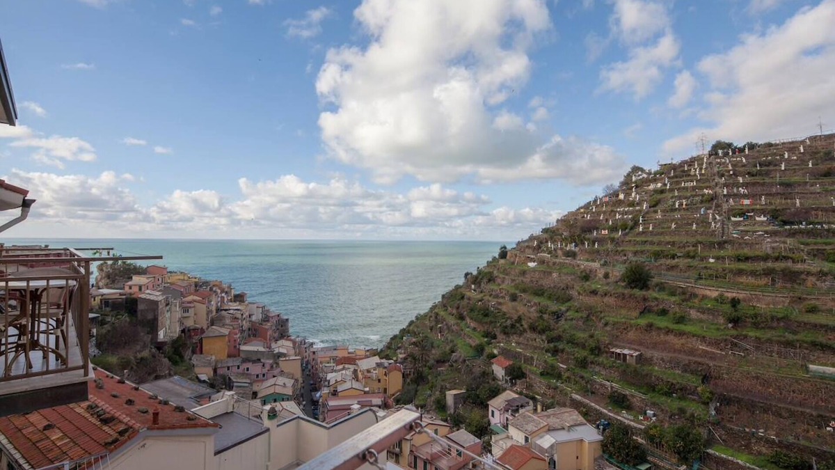 Manarola Apartment | House 67 Seaview Studio with Jacuzzi Manarola