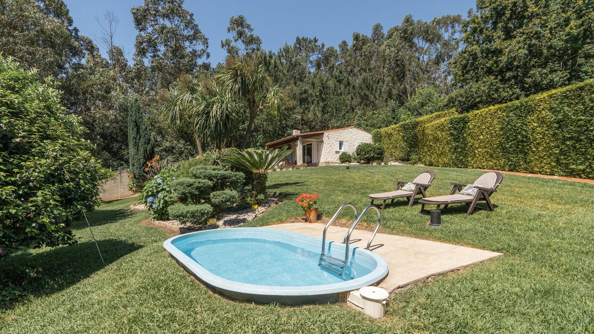 Boiro Cottage | House 7 minutes walk from the beach with garden and pool