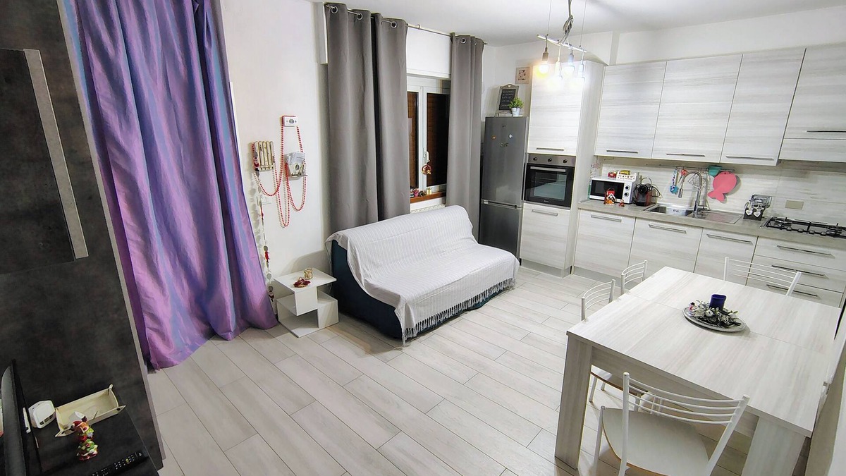 Albissola Marina Apartment | House a few meters from beaches and center. Free reserved parking.