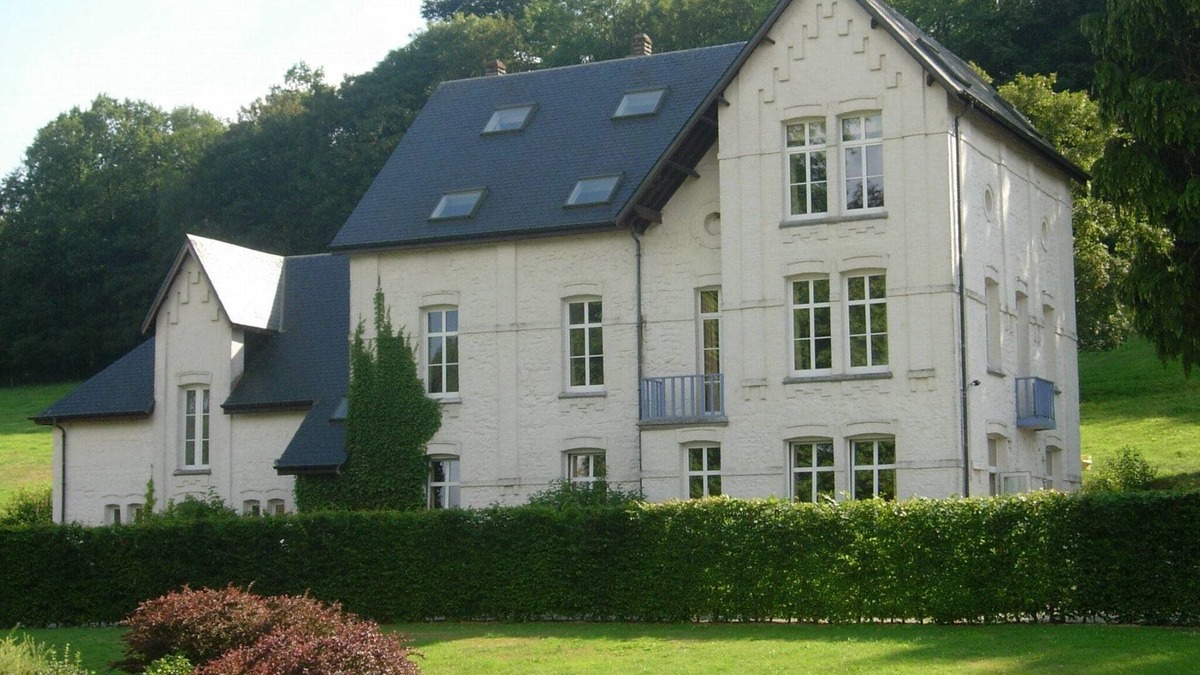 Rance-montbliart House | House adjoining mansion for a pleasant stay in the region of Chimay