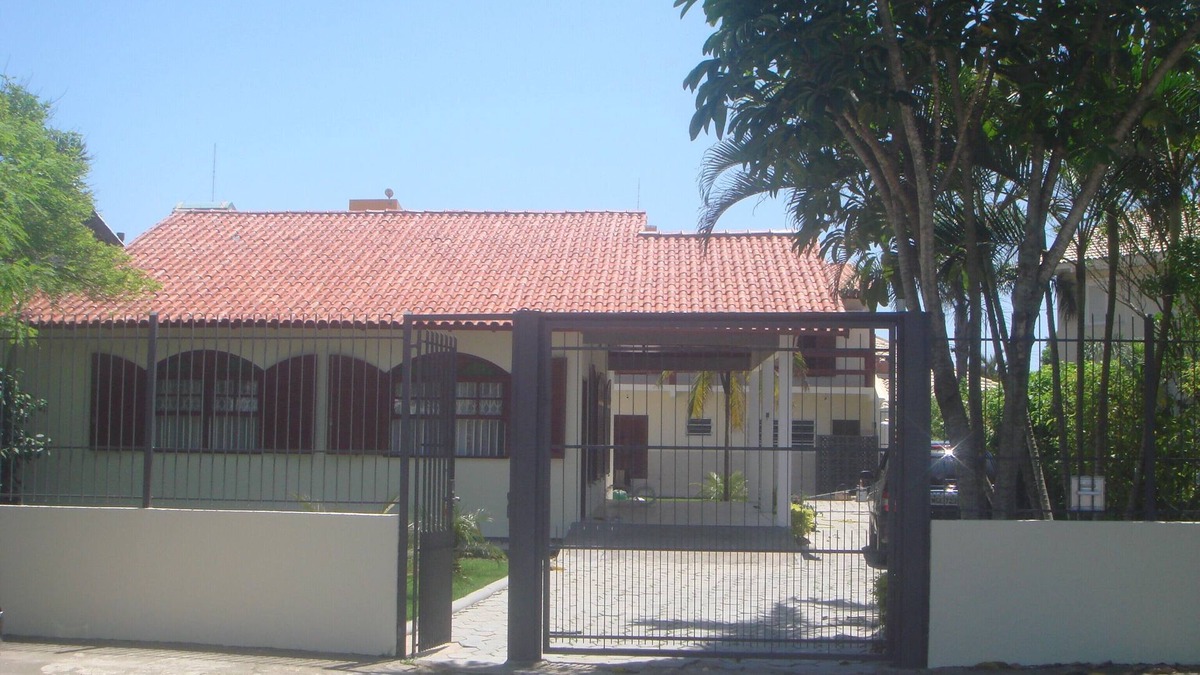 Ingleses Centro House | House and apartment with pool and air conditioning 50 m from the beach - 6 bedrooms and 1 suite