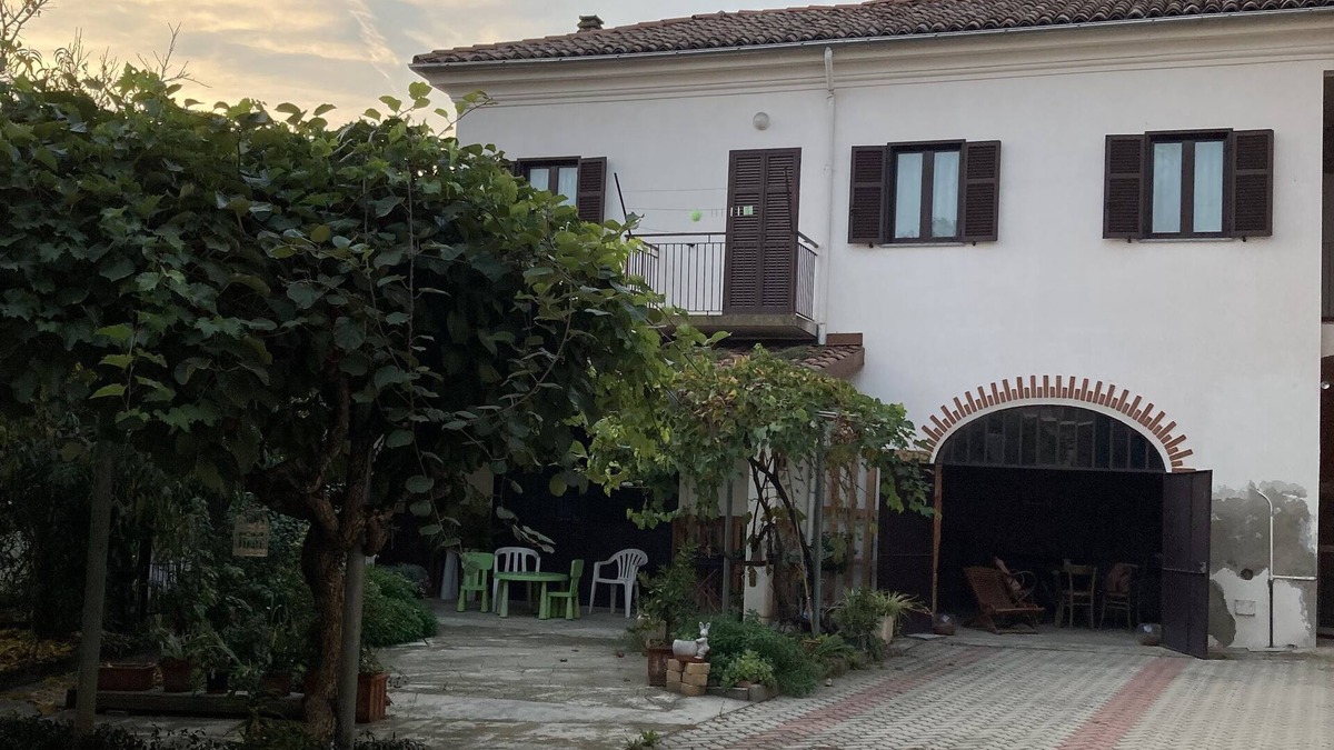 Asti Apartment | House Aromas and Art accommodation MENTALIME