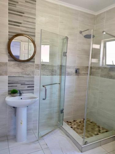 Jwaneng Bed & Breakfast | House At Eight