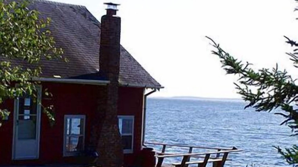 Stonington Cottage | House At The Point - Rustic Cottage on Ocean's Edge
