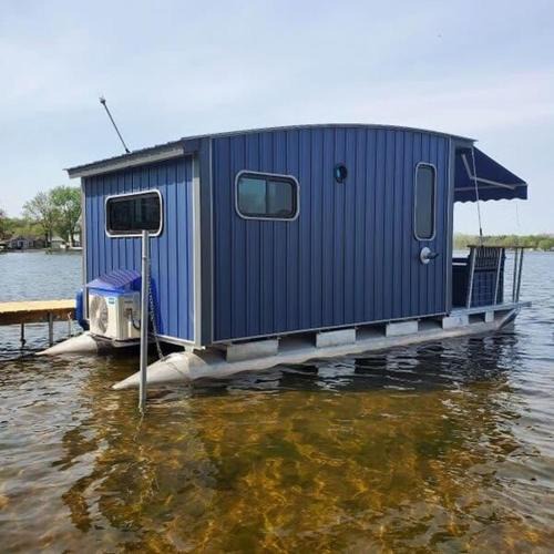 Mayfield Boat Rental | House boat on Fife Lake