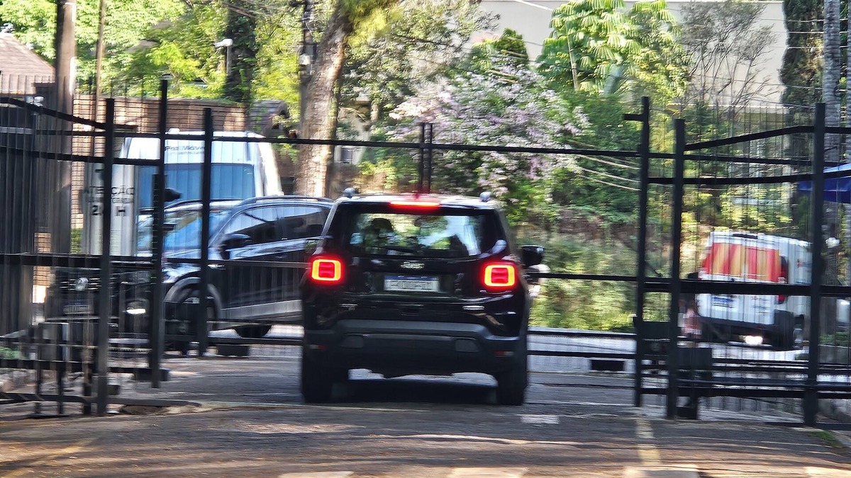 Sao Paulo Villa | House in Cidade Jardim, closed street with gatehouse, near Shopping Cidade Jardim