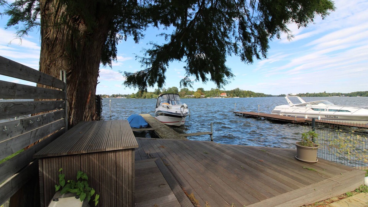 Koenigs Wusterhausen Apartment | House by the lake with access