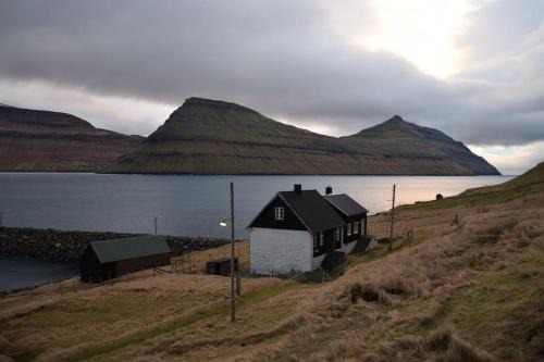 Faroe Islands House | House by the ocean and majestic mountains