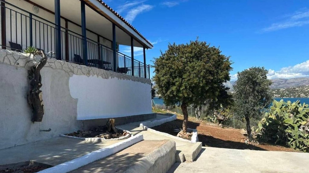 Salamis House | House by the sea