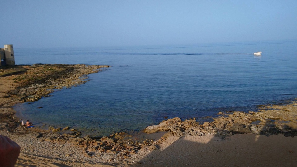 Noto House | House by the sea seaside village of Calabernardo in the Val di Noto. Sea view.