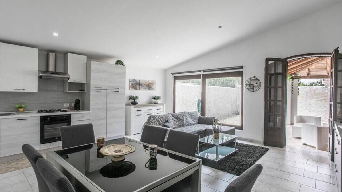 Fanusa Apartment | House by the Sea