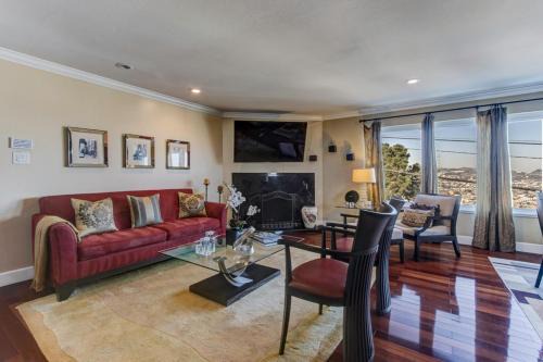 Southern Hills House | House-Canyon Dr