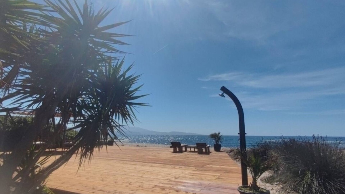 Cargese House | House Cargèse villa. Edge of sea. Hiring feet in water. Corsica of the south