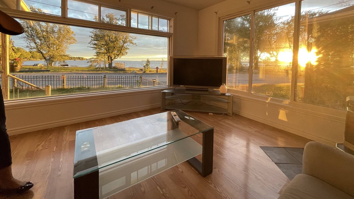 Venise-en-Quebec House | House/Chalet facing the Beach