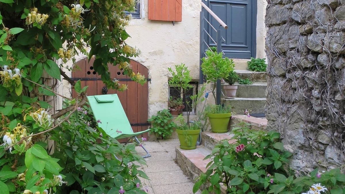Mamers Cottage | House classified "4 épis" with small garden. Charm & Calm. Historic district