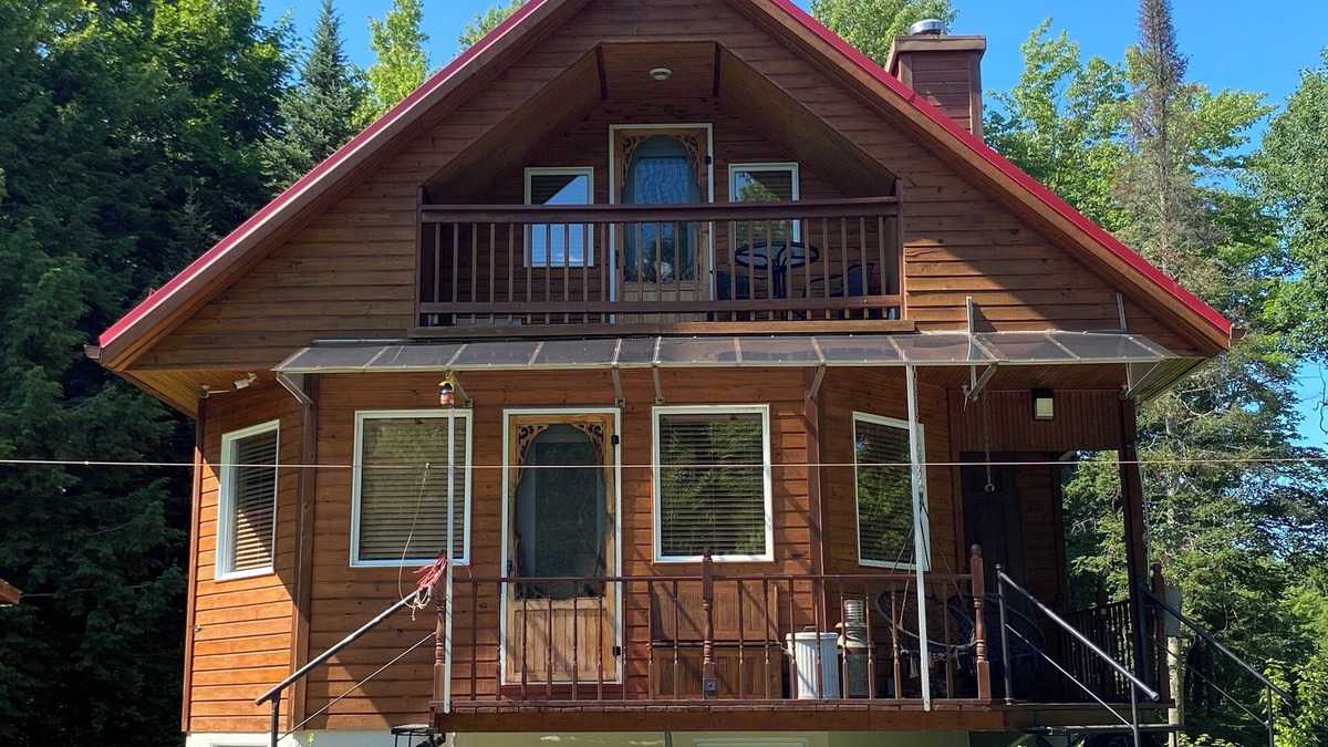 Sainte-Seraphine Ski Chalet | House/cottage on the edge of the forest