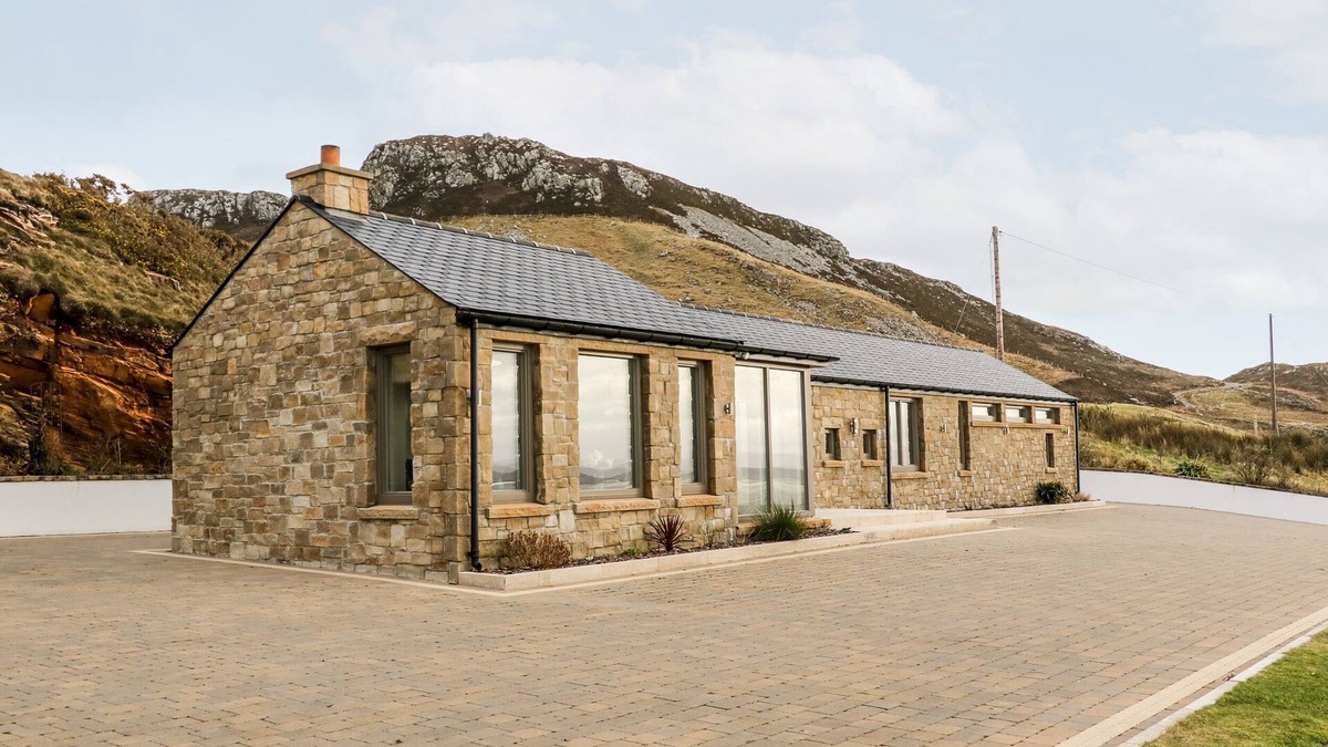 Maghery House | HOUSE CROHY HEAD, pet friendly in Dungloe, County Donegal