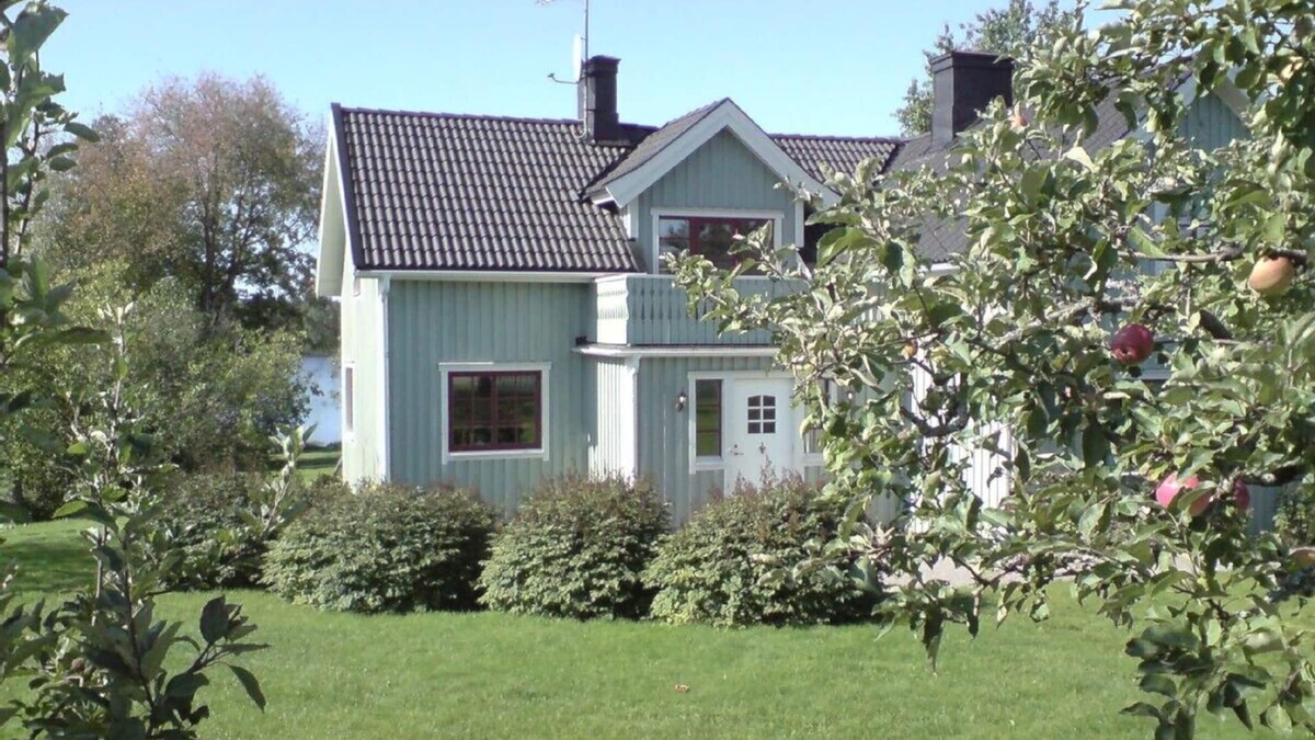 Alvesta House | House directly at the lake, silence, relaxation and fishing, internet