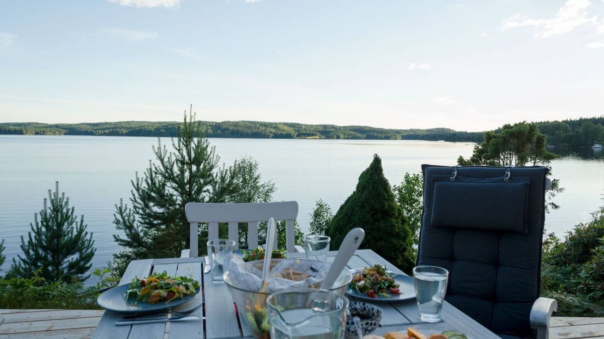 Tamta House | House directly over the lake