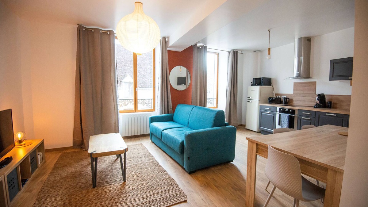 Accolay House | HOUSE DIVIDED INTO 2 APARTMENTS FOR 8 PEOPLE