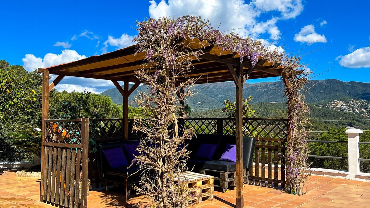 Sant Cebria de Vallalta Ski Chalet | House for 10 people with private pool, barbecue and free Wi-Fi