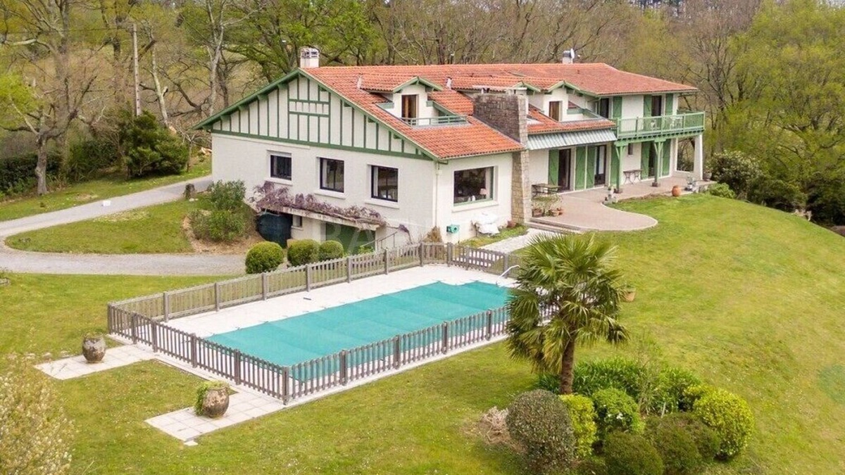 Urrugne Villa | House, exceptional environment, 7 bedrooms, Urrugne, 7 mn from st Jean de Luz