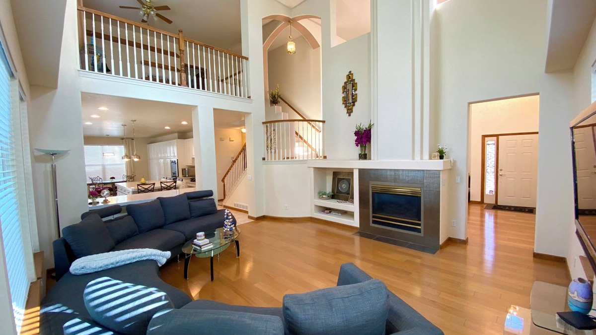 Castle Pines North House | House -Extend your stay to SAVE! Visit Gorgeous Castle Pines, CO- Great location