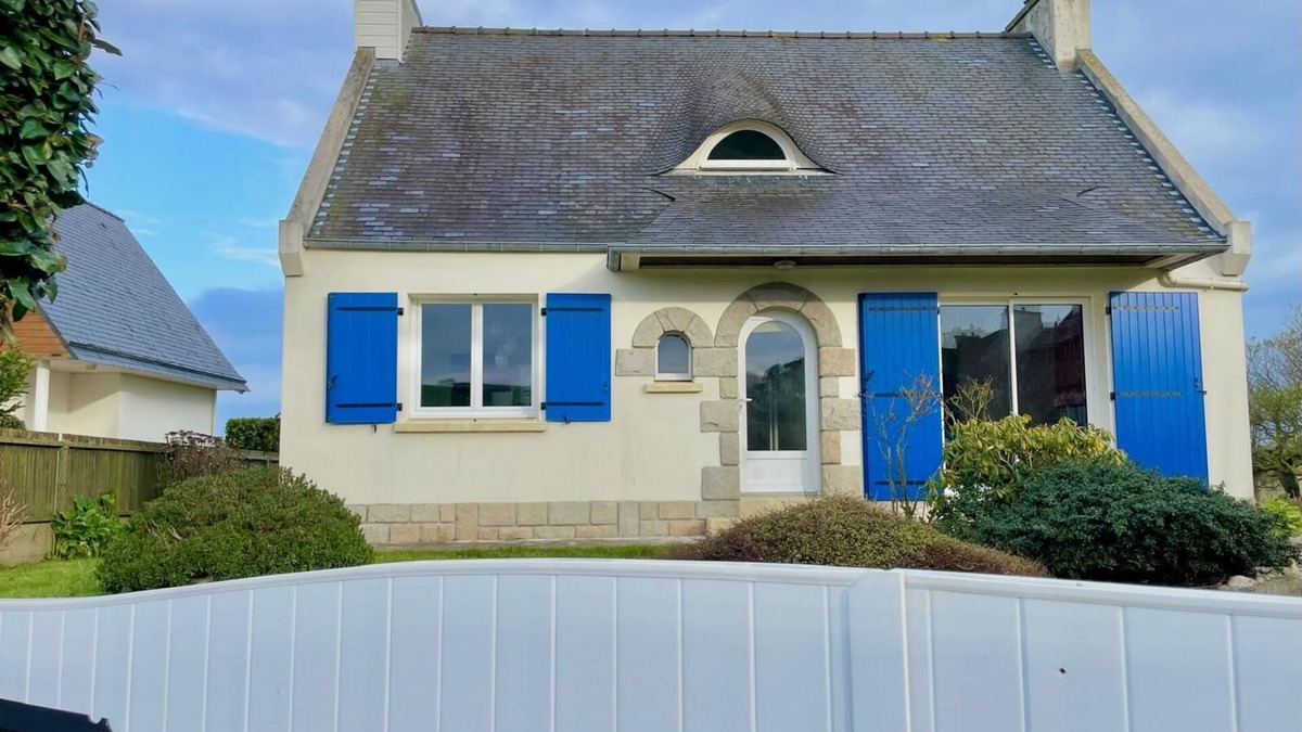 Henvic House | House-Family-Private Bathroom-Garden view