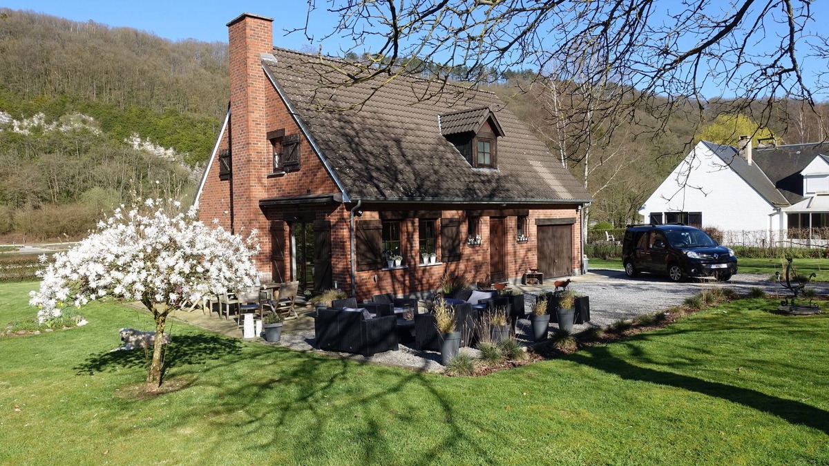 Hastiere-Lavaux House | House feet in the water on the banks of the Meuse ds Ardennes - WIFI