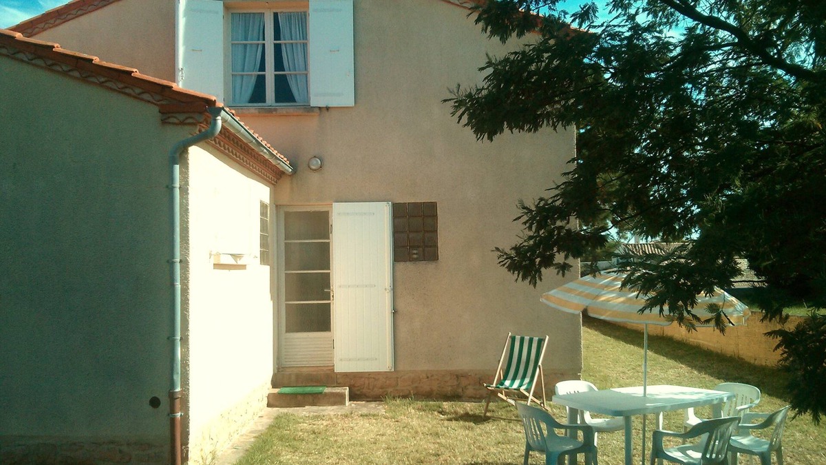 Dolus-d'Oleron Apartment | House floor with private garden and barbecue