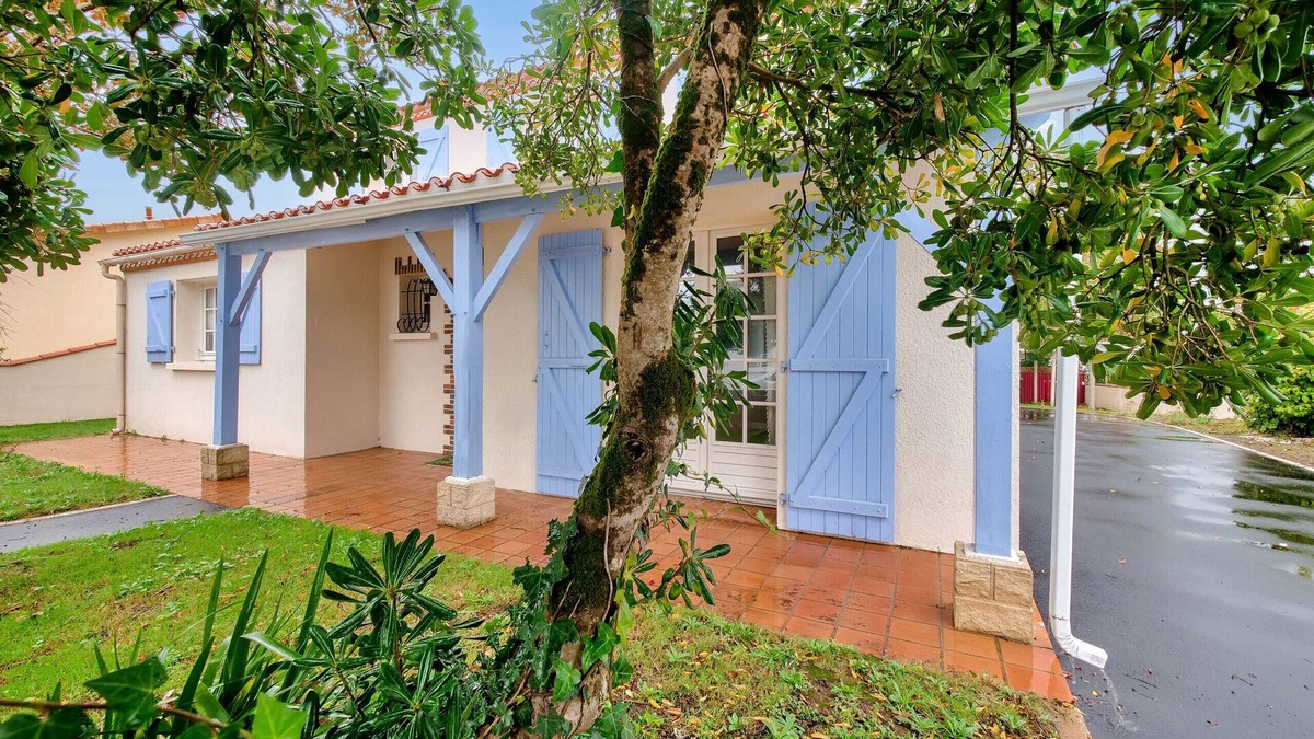 Avrille House | House for 10 with a pool