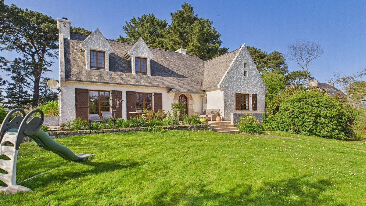 Louannec House | House for 10 with large garden, 250m from the sea