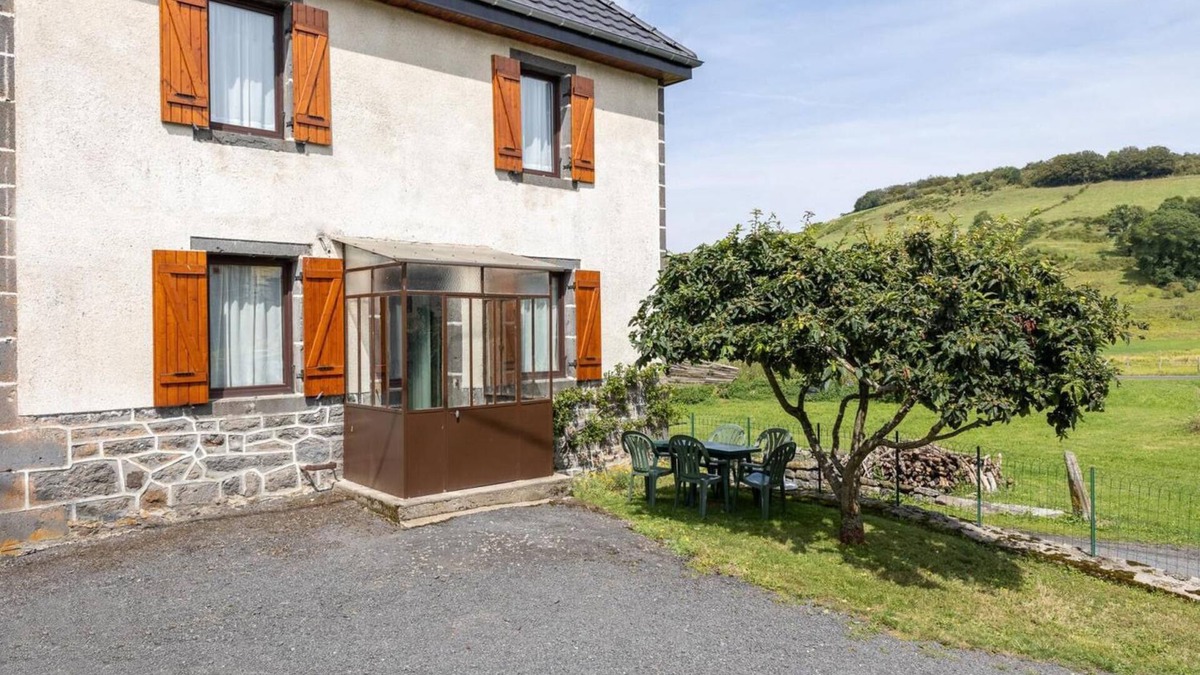 Perpezat House | House for 5 people in a valley in the Parc des Volcans d'Auvergne