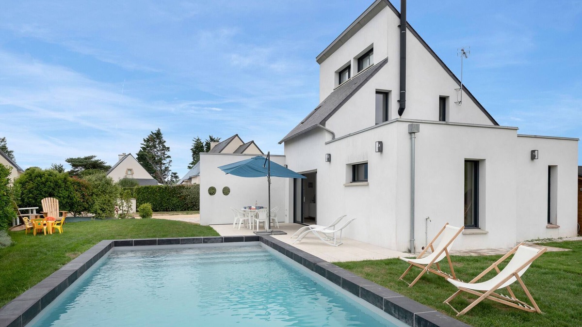 Sarzeau Ski Chalet | House for 6 - Heated pool - 700m from the beach