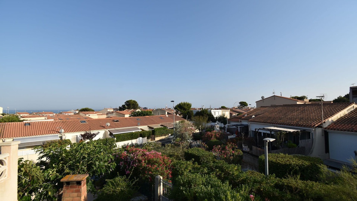 Saint-Pierre-la-Mer Villa | House for 6 people 200 m from the beach