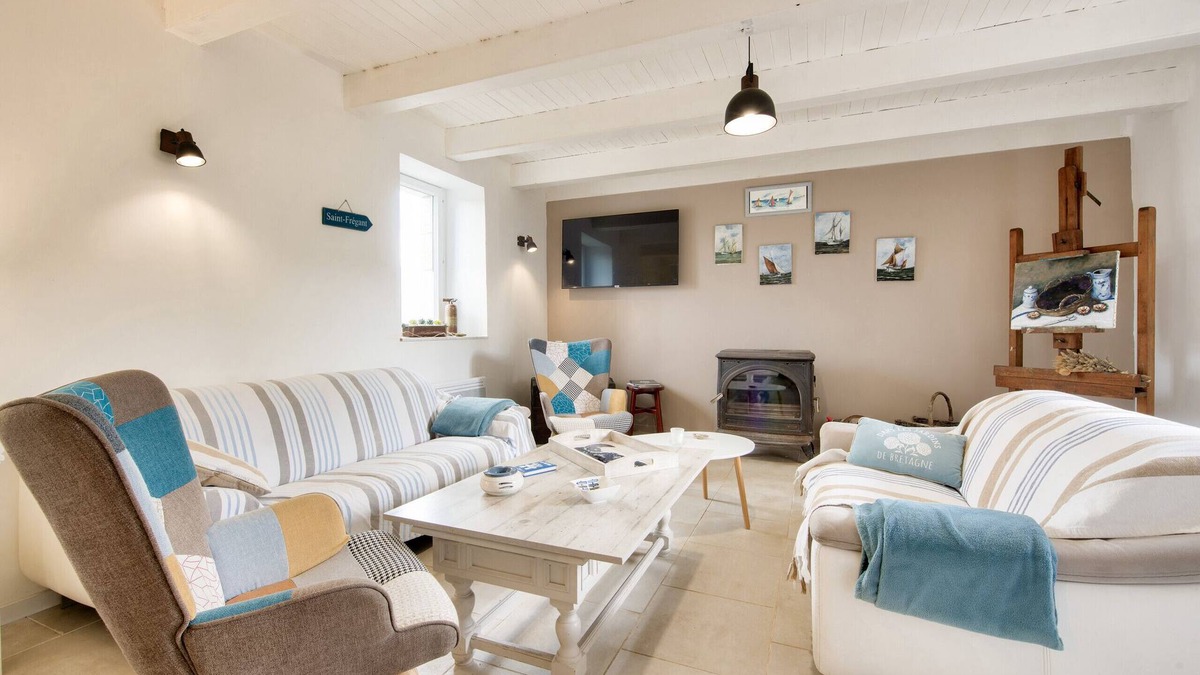 Saint-Fregant House | House for 6 with garden, terrace and games