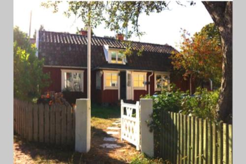 Sandhamn House | House for 7-8 central in Sandhamn, access to dock