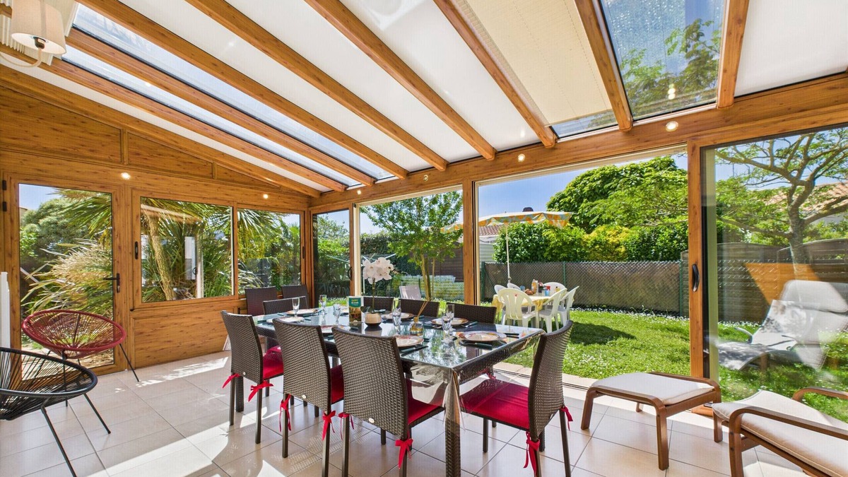 Longeville-sur-Mer Ski Chalet | House for 8 - 5min from the beach - garden & veranda