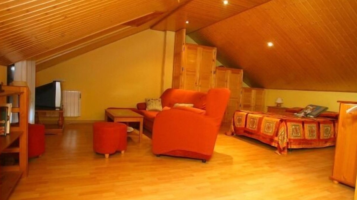 San Cristobal de Valdueza Cottage | House for April for 4 people