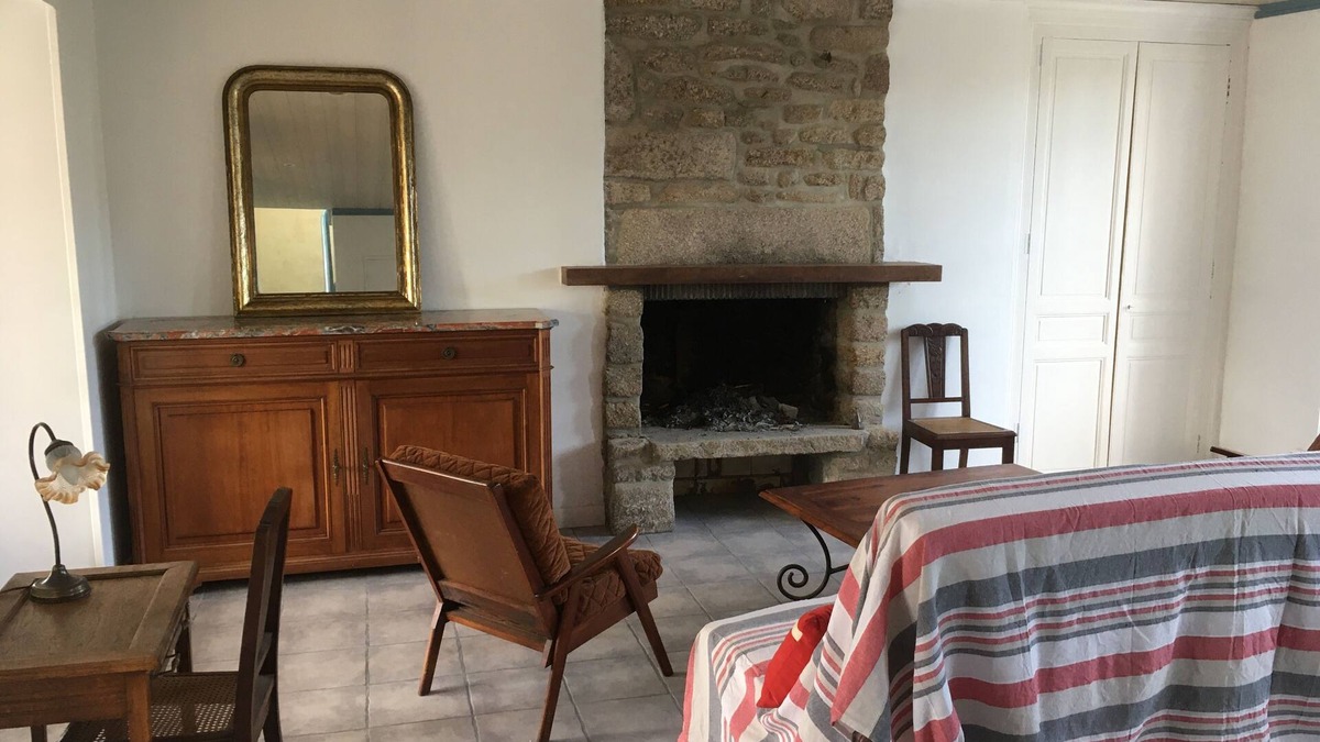 Montfarville House | House for four 10min walk from the beach