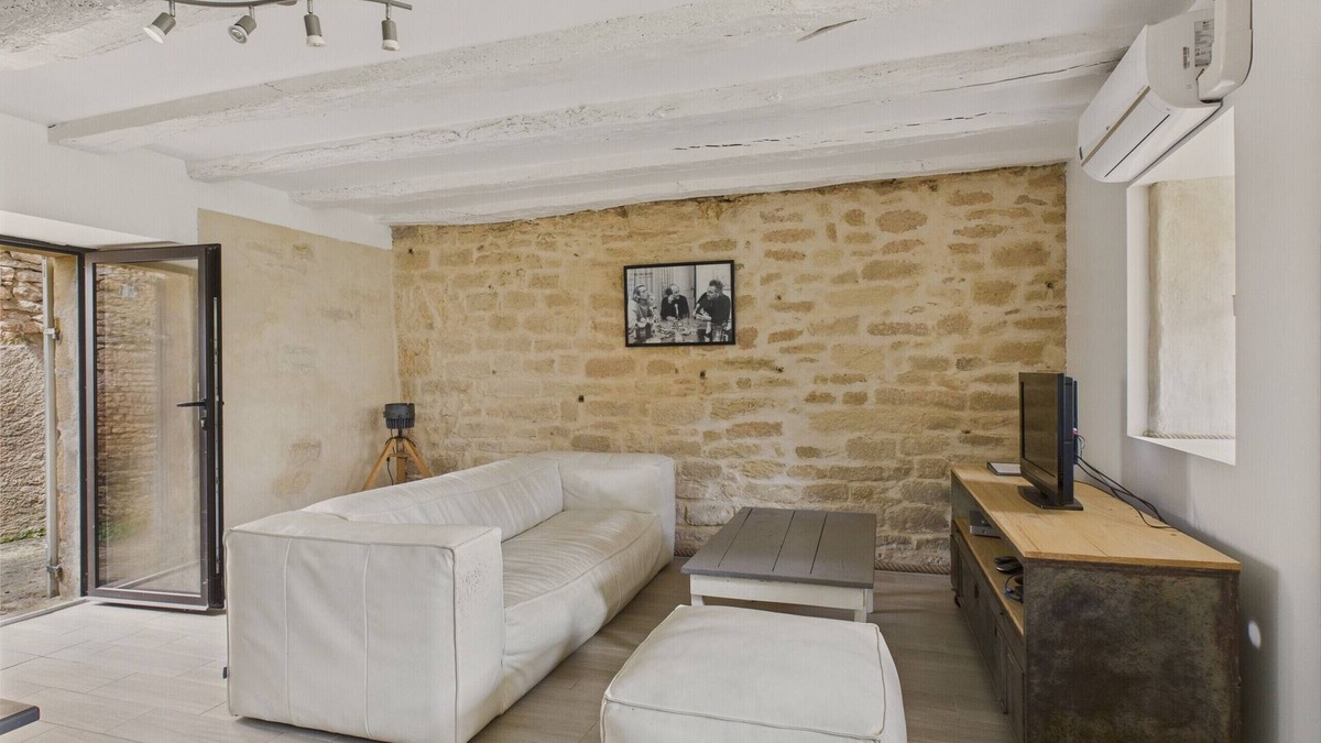 Saint-Leon-sur-Vezere House | House for 5 with outdoor courtyard in the center