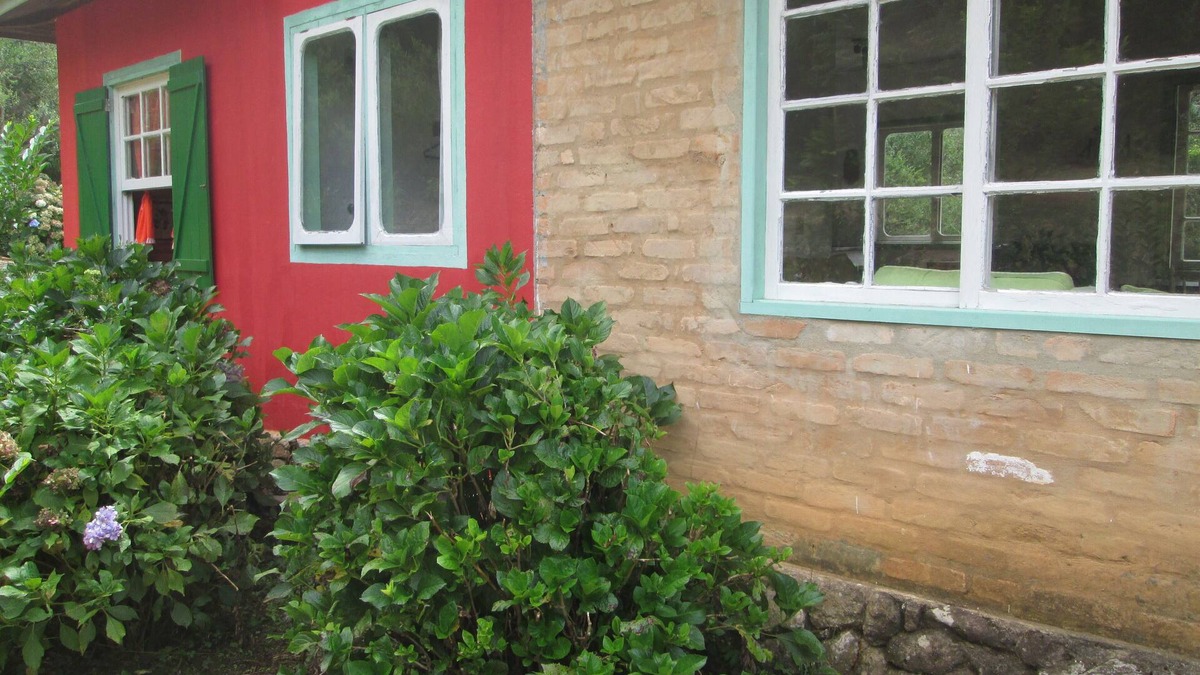 Goncalves Cottage | House for rent with beautiful view, furnished, annual or season.