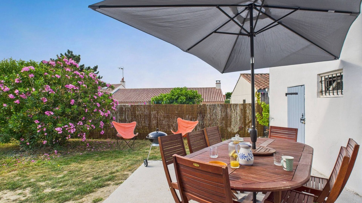 Saint-Gilles-Croix-de-Vie Ski Chalet | House for 6 with garden near the center