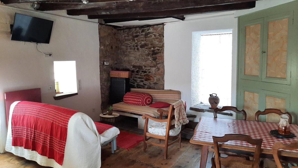 Saint-Pierre-dels-Forcats House | House in the heart of the village