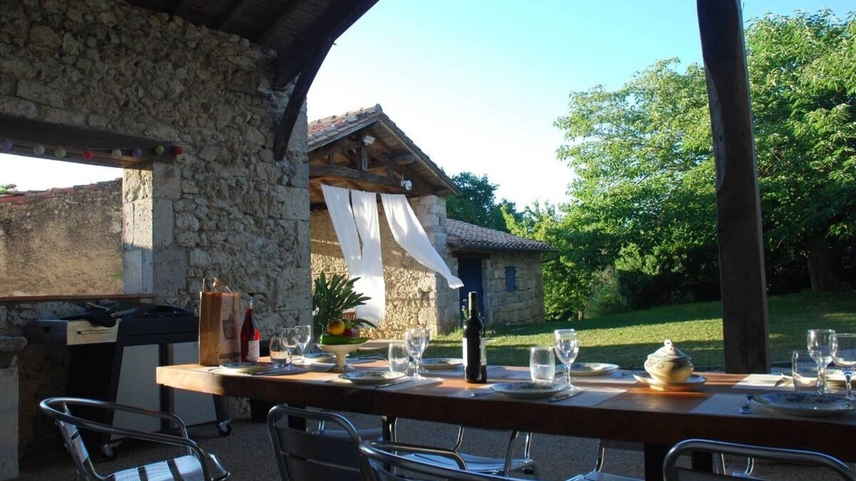 Sainte-Colombe-de-Villeneuve Villa | house classified * with private swimming pool on 2 hectares with view